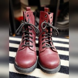 Time and Tru Women's Lug Boots W7.5